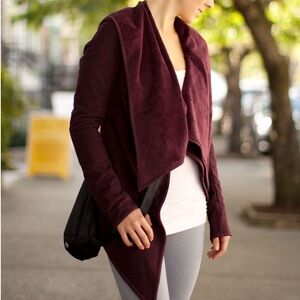 Lululemon - presence of mind jacket - Bordeaux Drama - size xs/s